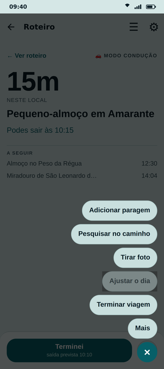 Modo condução com o botão + aberto: adicionar paragem, pesquisar no caminho, ajustar o dia.